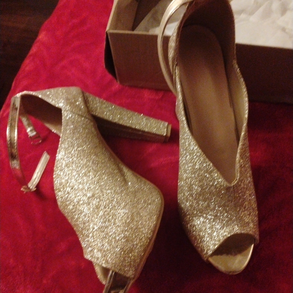 Elegant Gold Peep-Toe Heels 4"